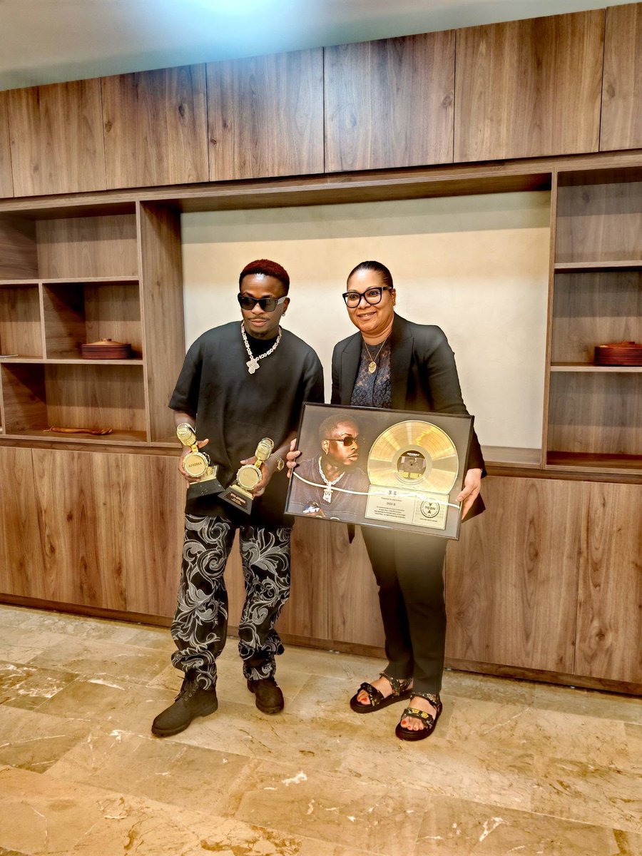 🏆 Fierté 225 ! @Didib était dans nos locaux pour présenter ses trophées AFRIMA 2025 &amp; son Disque d’Or. 📀🇨🇮

🤝 Au programme : échanges sur des collaborations stratégiques pour faire rayonner la #CoteDIvoire à travers la musique. 🎶🧡🤍💚

#CôtedivoireTourisme