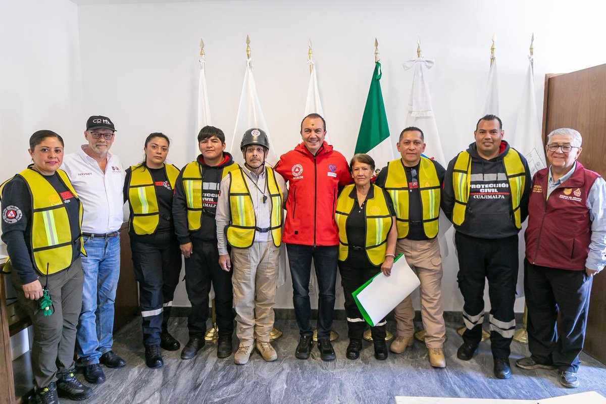 carlosorvananos's tweet photo. Hoy en la Alcaldía Cuajimalpa de Morelos participamos en el #SimulacroMetropolitano convencidos de que prepararnos es una forma de cuidarnos.

Agradezco a Carlos Mackinlay, nuestro enlace con el Gobierno de la Ciudad de México en caso de emergencia, por su coordinación y acompañamiento.

Estos ejercicios nos recuerdan que actuar con responsabilidad y mantenernos informados puede marcar la diferencia ante un sismo.

La familia Cuajimalpa está lista para responder ante cualquier emergencia.