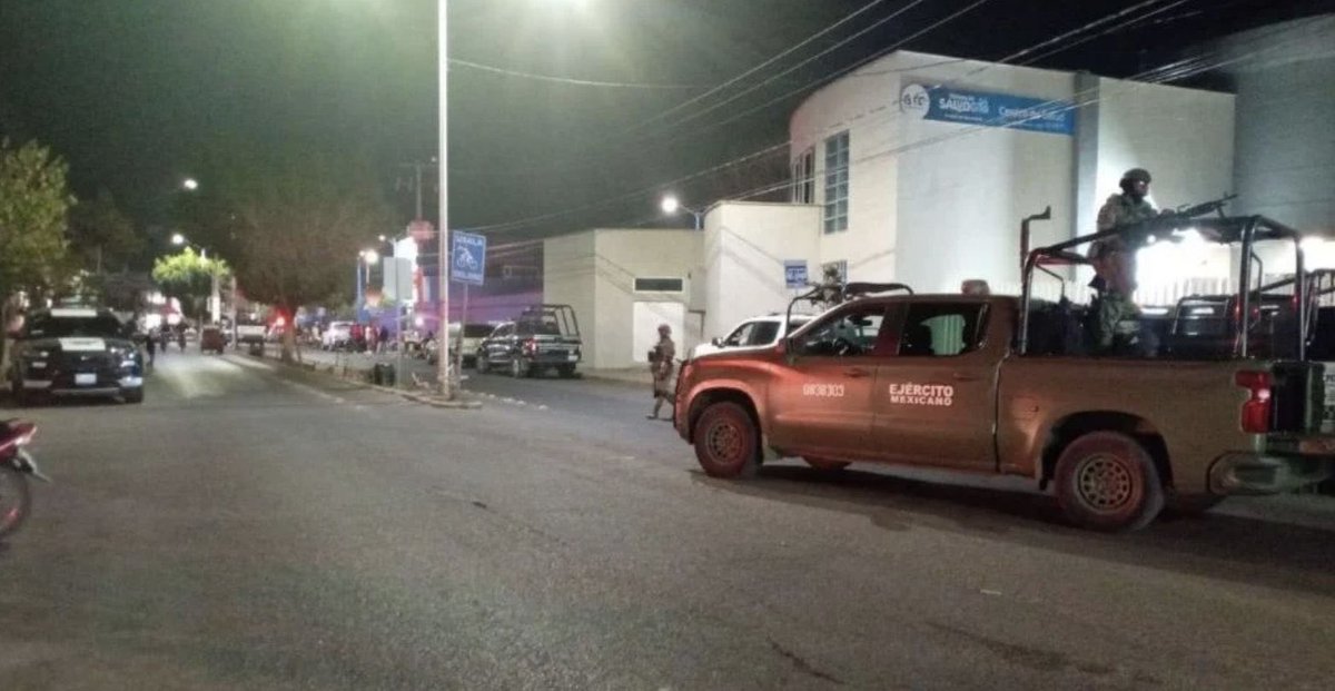 ArturoVill7's tweet image. 🚨🇲🇽 Mientras la Presidenta sigue traumada con García Luna, en San Francisco del Rincón, Guanajuato, un comando armado irrumpió en un parque de una colonia y disparó contra las familias que se encontraban ahí.

Asesinaron a un adulto y hay 12 heridos, la mayoría niños menores de