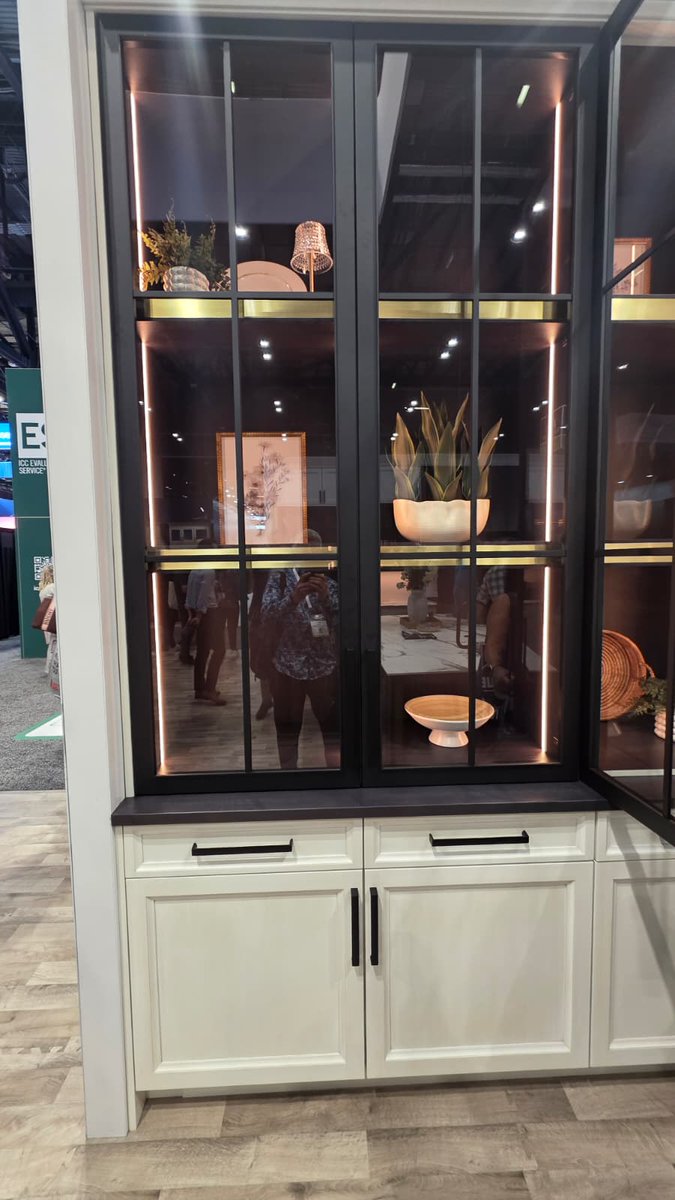 langskitchens's tweet image. These Stoll details add serious style to any interior — so much inspiration at KBIS this week! 🔥🏠
#InteriorDetails #DesignMatters #KBIS