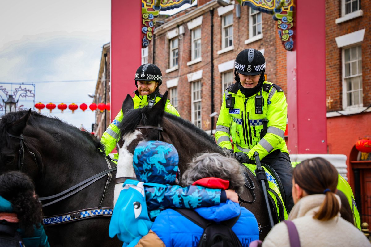 Mer Pol Mounted tweet media