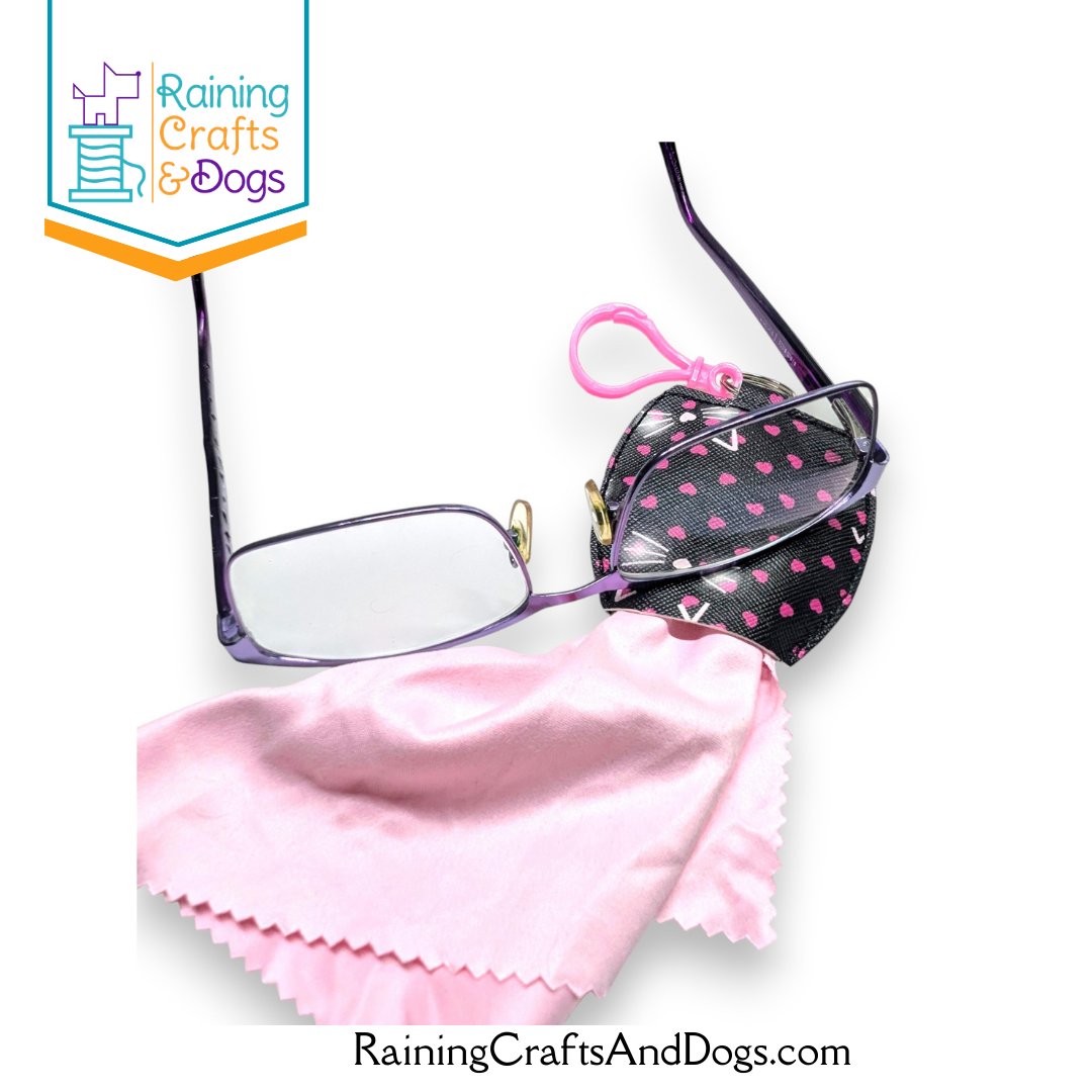 Crafts_and_Dogs's tweet photo. New Item Alert!  Never lose your cleaning cloth again! Whether you’re battling smudges on your glasses, dust on your camera lens, or fingerprints on your phone, this handy clip-on pouch ensures a crystal-clear view is always within reach.
https://t.co/puXNHUWVek https://t.co/RPM30kMQCP