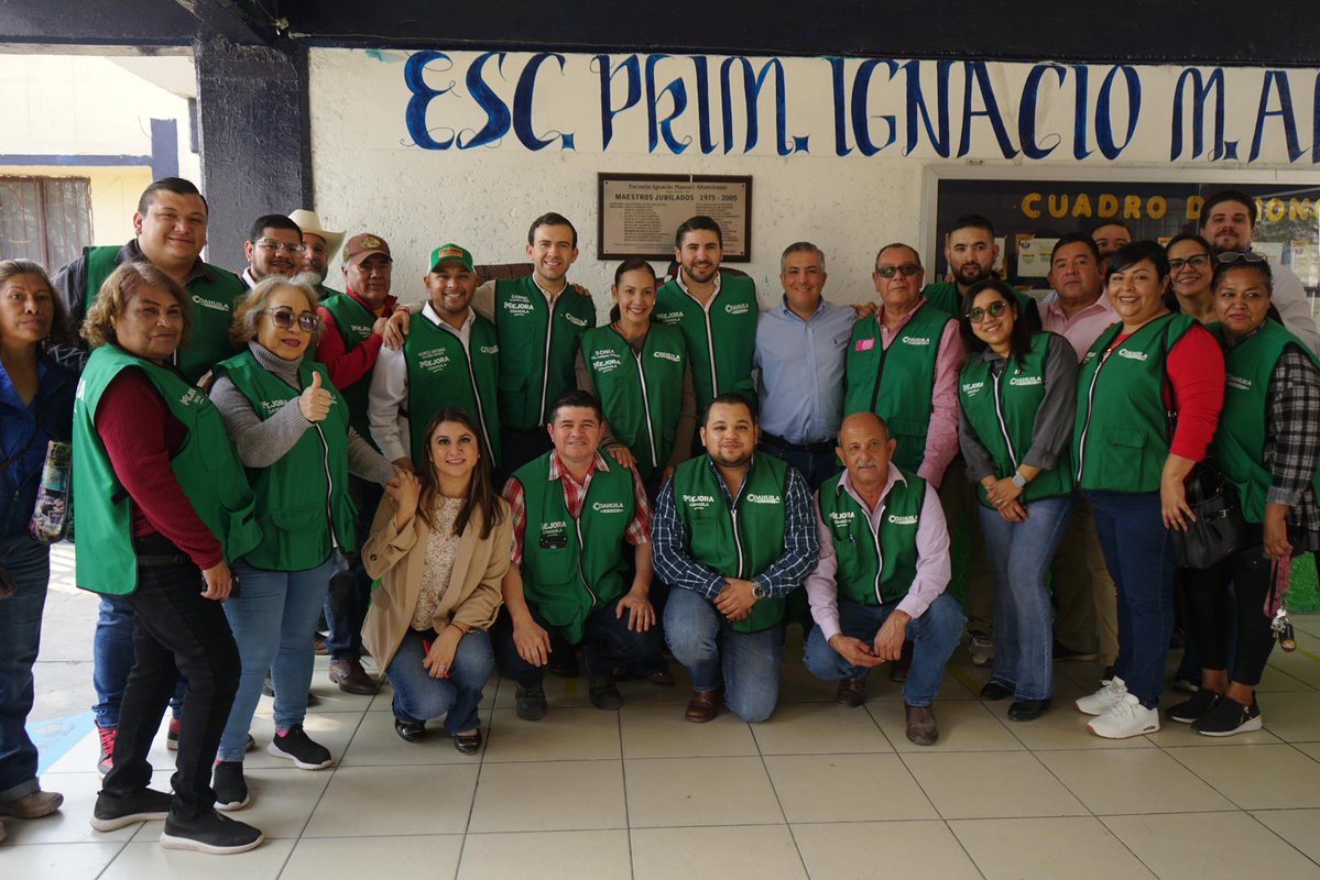 Desde #PiedrasNegras dimos arranque al programa Vacúnate en Tu Escuela en la primaria Ignacio Manuel Altamirano, fortaleciendo la salud de nuestras niñas, niños y jóvenes. 

#CoahuilaPaDelante #APasosDeGigante #MejoraEnTuSalud