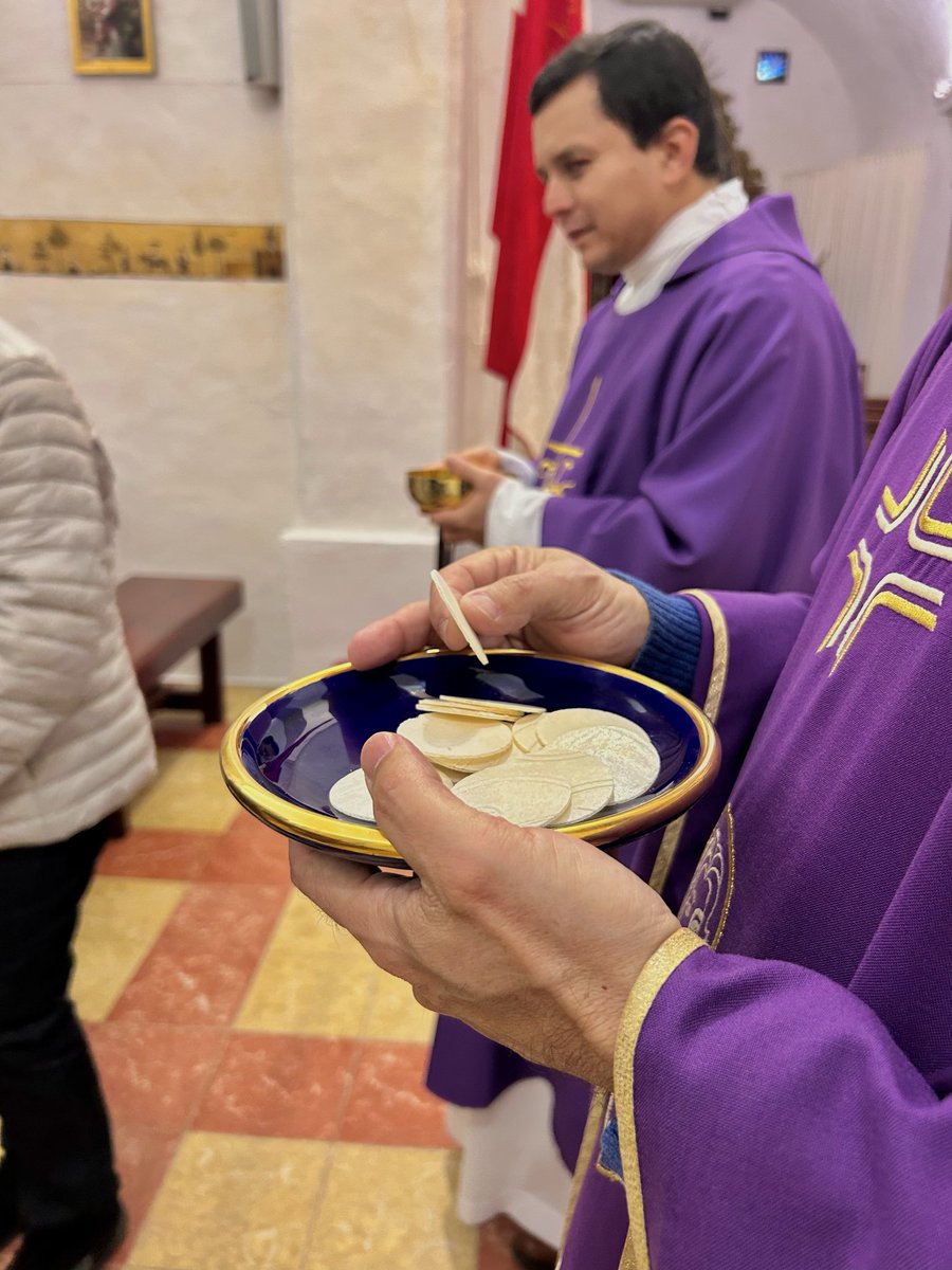 ✝️ Hoy los cristianos iniciamos el tiempo de Cuaresma con el miércoles de ceniza. Tiempo de oración, ayuno y limosna.

Nos esperan 40 días de introspección, recogimiento y abstinencia para prepararnos para la celebración central de nuestra Fe: la muerte y resurrección de Cristo.