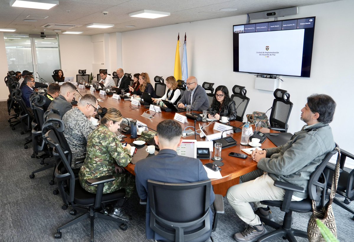 MisionONUCol's tweet image. Facilitamos sesión extraordinaria de la Instancia Tripartita de Protección y Seguridad #ITPS, en la que Gobierno y firmantes de paz avanzaron en un Plan Específico de Protección y Seguridad Territorial para El Tarra, Teorama, Hacarí y zonas aledañas en #NorteDeSantander. 🧵