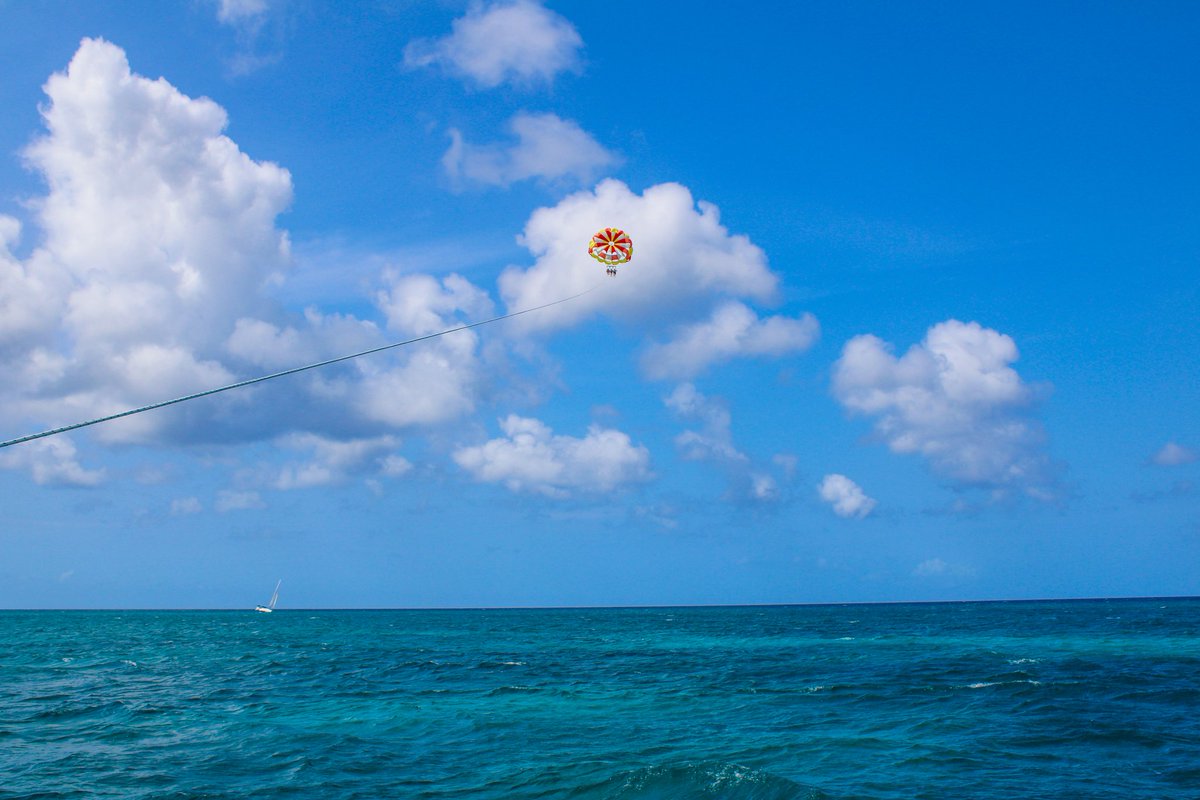 it is 𝗶𝗺𝗽𝗼𝘀𝘀𝗶𝗯𝗹𝗲 to parasail with a sad face 🌤🩵🪂☁️

See the coastline and surrounding ocean from the sky and share a moment you'll talk about forever!

🌐skyviewwatersports.com

#aruba #onehappyisland #bucketlist #vacation #travel