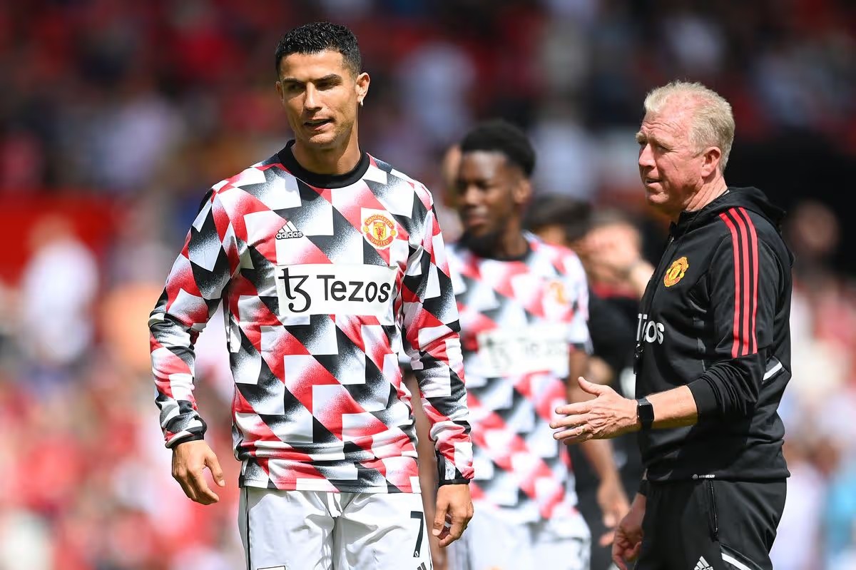 🗣️ Steve McClaren (former Manchester United assistant coach) on Cristiano:

“ He was brilliant Ronnie was… You know. He used to train with his shorts up and his sleeves rolled up. He looked like a god...Looking like a god.

I used to say to him… and the lads would joke about