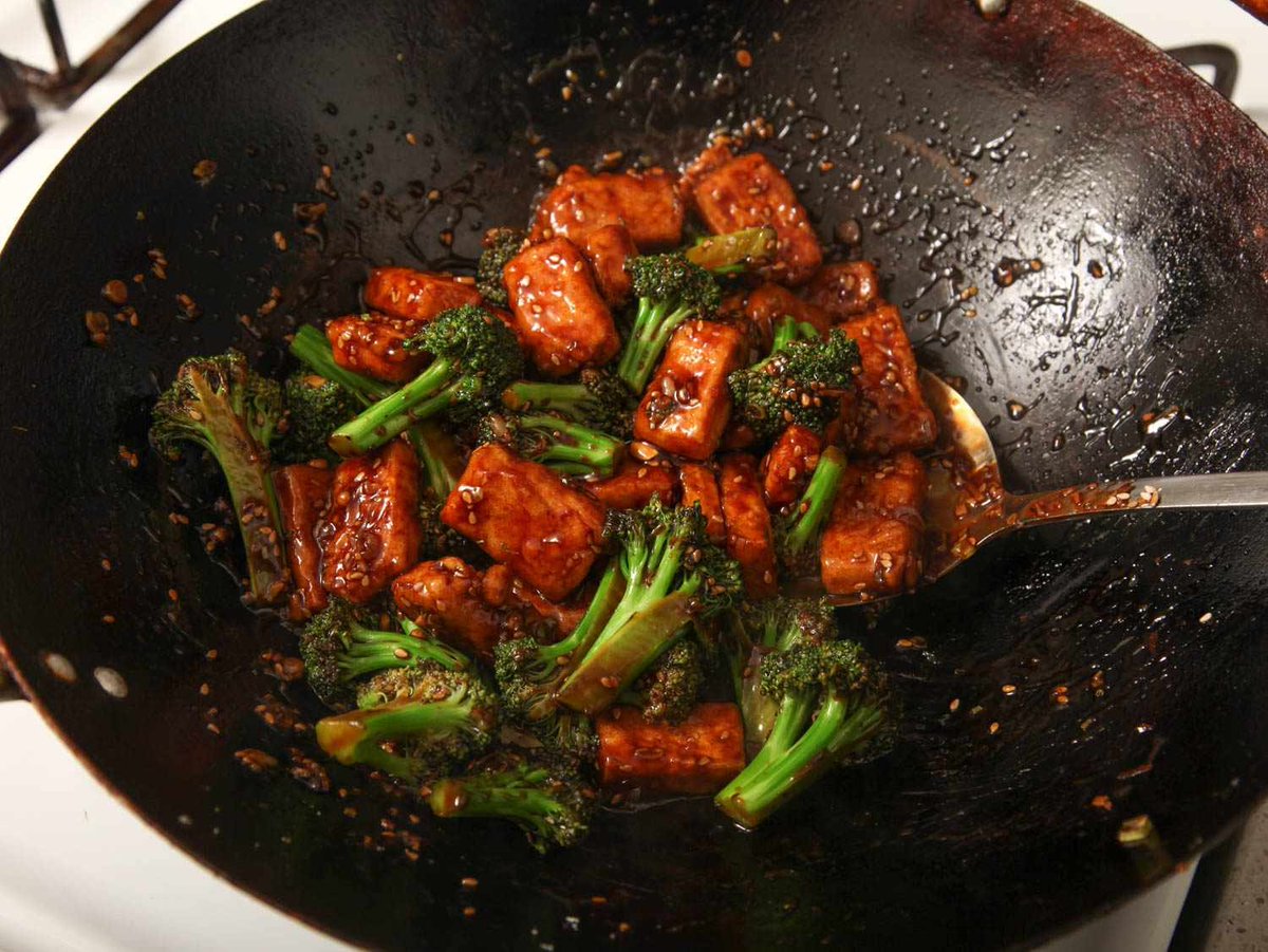 Kehnara's tweet image. Did I get inspired by a meal on a plane?! I did! I have never prepared #tofu before, but today is the day!  Noon PT #Twitch /Kehnara Crispy Fried Tofu with Broccoli and trying a new Noodle Dish. #Tasty #Foodie #Asian
