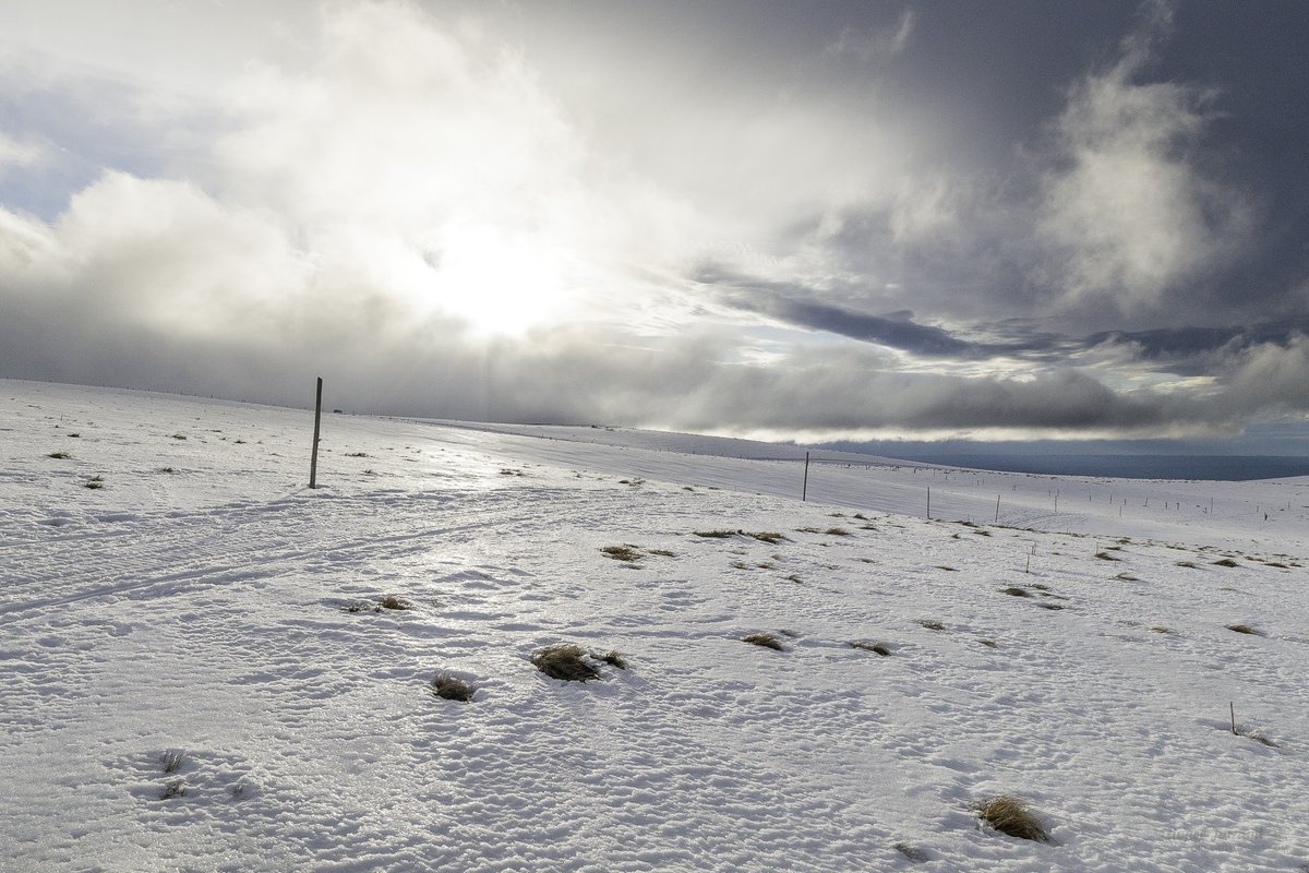 onceworld_'s tweet photo. Encore un de ces moments magiques dans le #sancy , où l'effort, le froid et le doute laissent la place à l'émerveillement 2 février 2026 #auvergne #landscapephotography #MyAuvergne #BaladeSympa #MagnifiqueFrance @parcvolcans @AuvergneMarque @AuvergneDest @myphotozine @otsancy https://t.co/hpHGyDQjei