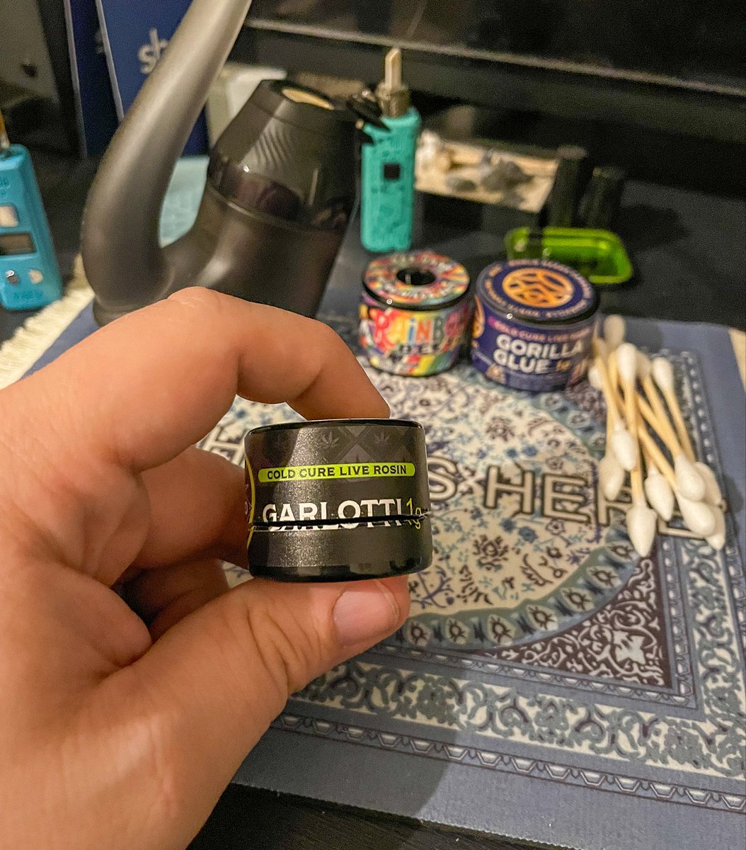 iColeJohnson's tweet photo. Garlotti rosin by WNC 🧄🫠

Soft garlic gas on the nose, creamy savory exhale, and that heavy behind-the-eyes melt that lets you know it’s real.

Clean melt. Smooth terps. HIGHLY recommend trying them out!🔥💯

Who’s dabbing on what right now?!👀👇 
#HeadzSpace #StonerFam #Mmemberville #weedtwt #rosin