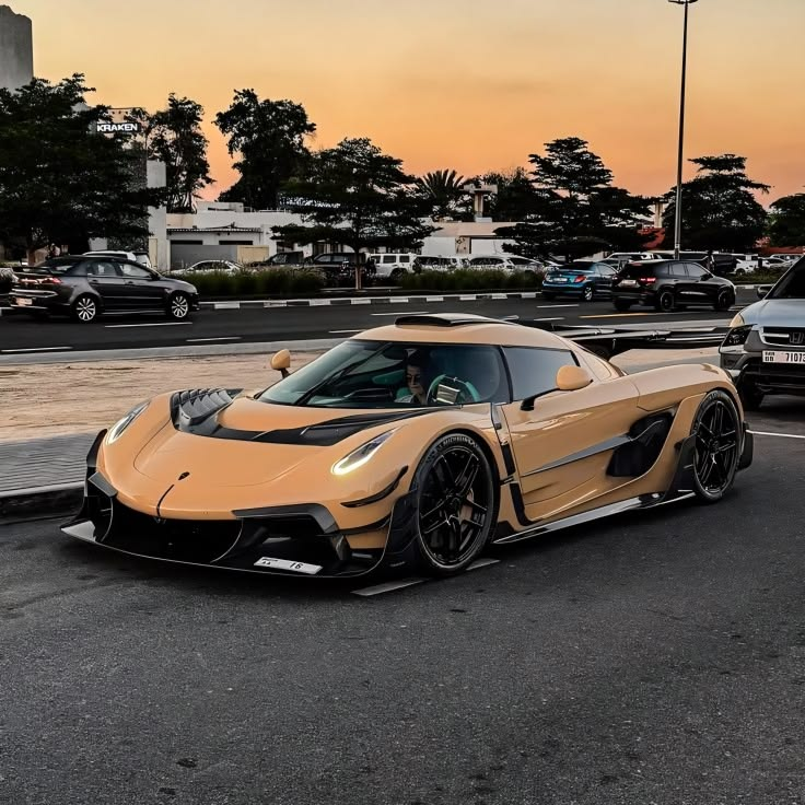 That sand-colored finish makes it look like it just emerged from a high-speed desert run. It’s too low to be real, yet here it is, making everything else on the road look static 🏜️