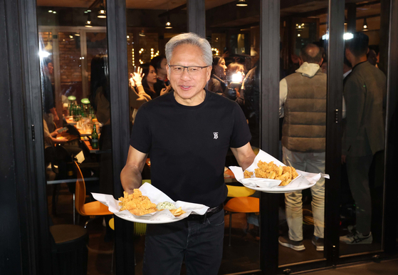 commonsenseplay's tweet photo. You’ll never see Jensen Huang anywhere near the Epstein files.

He is someone shaped by his roots - an immigrant who came to the U.S., put himself through engineering school, and built a company from nothing into one of the most valuable in the world.

Power and money didn’t change him. He still feels like the same builder at heart.
