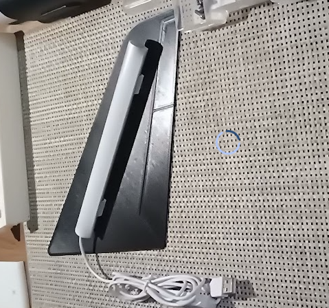 Aktualizace: 1.) Nové osvětlení, za mě lepší (místo LED pásky LED lišta s ovládáním jasu a teploty světla). Rám volitelně v dominantní barvě motivu. Jen do konce března k lampě zdarma 2 klíčenky s NFC čipem a 2 podtácky ve stejném motivu. #MEDVJEDstore medvjed.store/letecka-lampa/