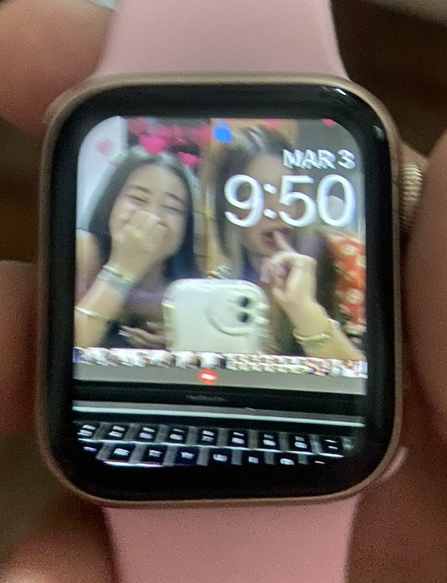 La persona que más confío sin duda es gigi, dos años de amistad para definir qué es la persona más buena, linda y confiable de todas, sin duda no puedo llamar a alguien más mi confidente. 💗