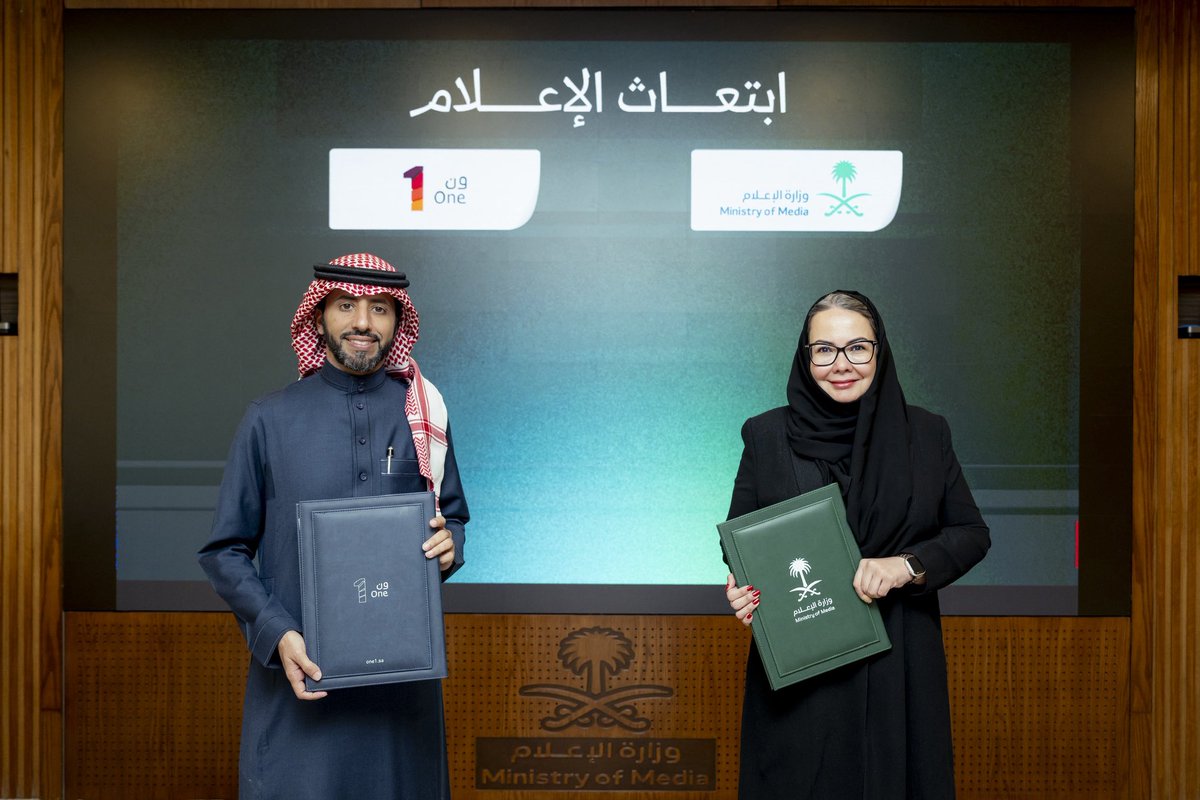 برعاية معالي وزير الإعلام..
<a href="/SalmanAldosary/">سلمان الدوسري</a> 

"ون" توقّع اتفاقية تعاون مع وزارة الإعلام ضمن برنامج "ابتعاث الإعلام" في مسار (واعد)، لتأهيل الكفاءات الوطنية، والاستثمار في رأس المال البشري، وصناعة جيل إعلامي يبتكر ويؤثر، ويعكس صورة المملكة محليًا وعالميًا.

#نبتكر_لنؤثر
