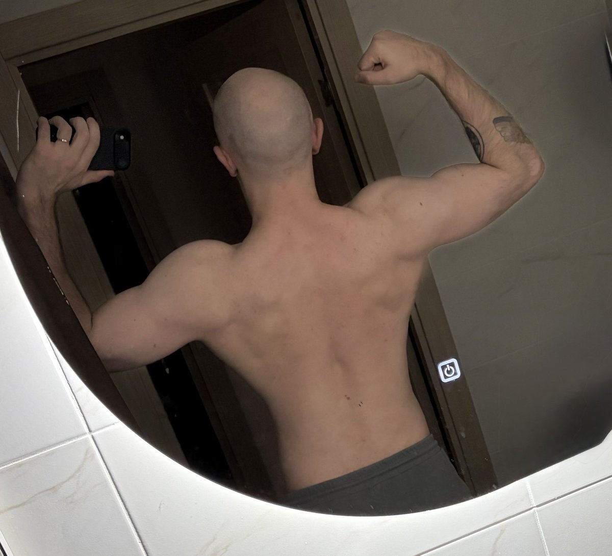 Bazanlazan tweet media