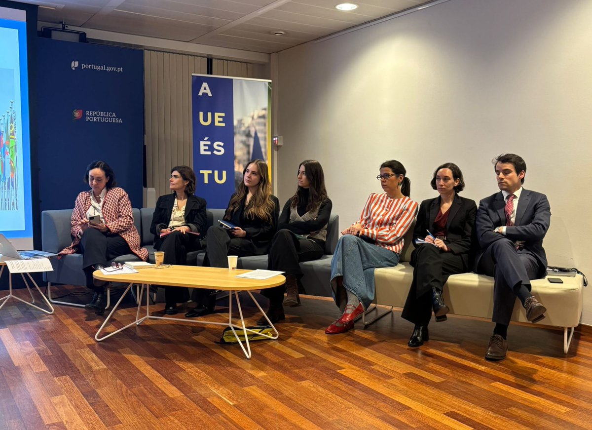 RPPortugalUE's tweet photo. Mais um encontro na REPER com jovens interessados no futuro da sua carreira profissional 🙌🇵🇹🇪🇺

Entre partilhas, dicas e oportunidades, ficou a certeza: passar por Bruxelas é seguramente uma experiência enriquecedora para uma carreira de sucesso!

Obrigado a todos os que estiveram connosco — o futuro começa agora! ✨