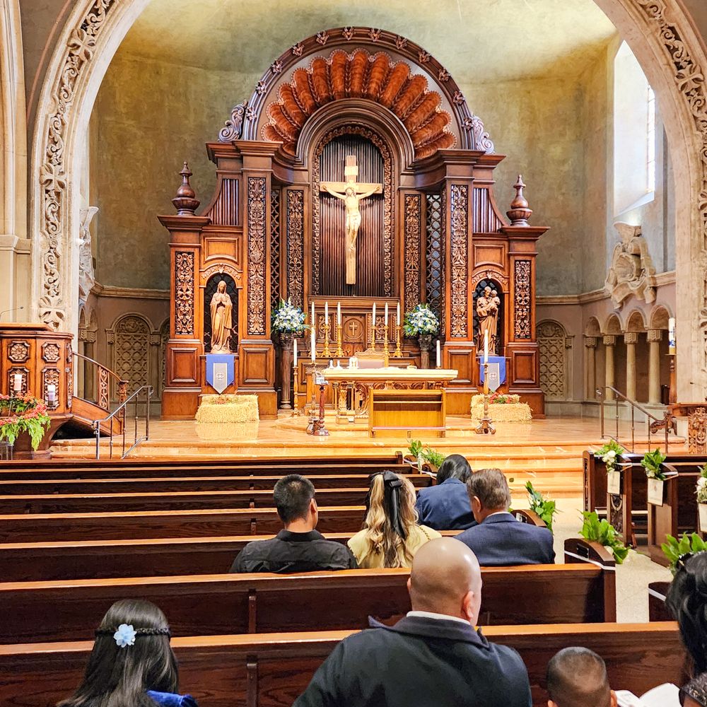 AbdurRahma51717's tweet image. Looking for a Catholic church near me? ⛪
Find nearby churches for Mass times, prayer, and community services in your area. Read more ln.run/YPoIu

#CatholicChurch #ChurchNearMe #MassTimes #Faith #Prayer
