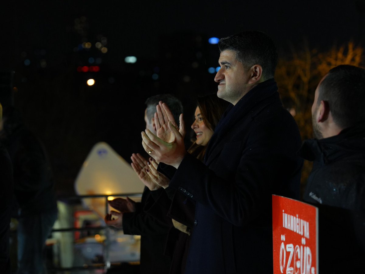 onursaladiguzel's tweet photo. HARİKASIN ATAŞEHİR!

Soğuk havaya rağmen Genel Başkanımız Sayın Özgür Özel öncülüğünde Ataşehir’de gerçekleştirdiğimiz Millet İradesine Sahip Çıkıyor eylemimize koşan Ataşehirli komşularımıza ve tüm İstanbullu hemşehrilerimize yürekten teşekkür ediyorum. 

Yüreğimizi ısıttınız, iyi ki varsınız ❤️
