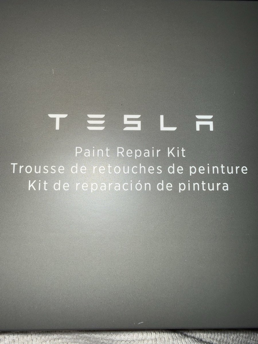 p3d_m8c's tweet photo. Tesla fam! I have brand new Tesla paint repair kit for deep blue metallic, PPSB. Please let me know if you’re interested happy to mail as well, buyer pays shipping fees.  If any questions please let me know. #tesla #model https://t.co/fyPcvxQXgr