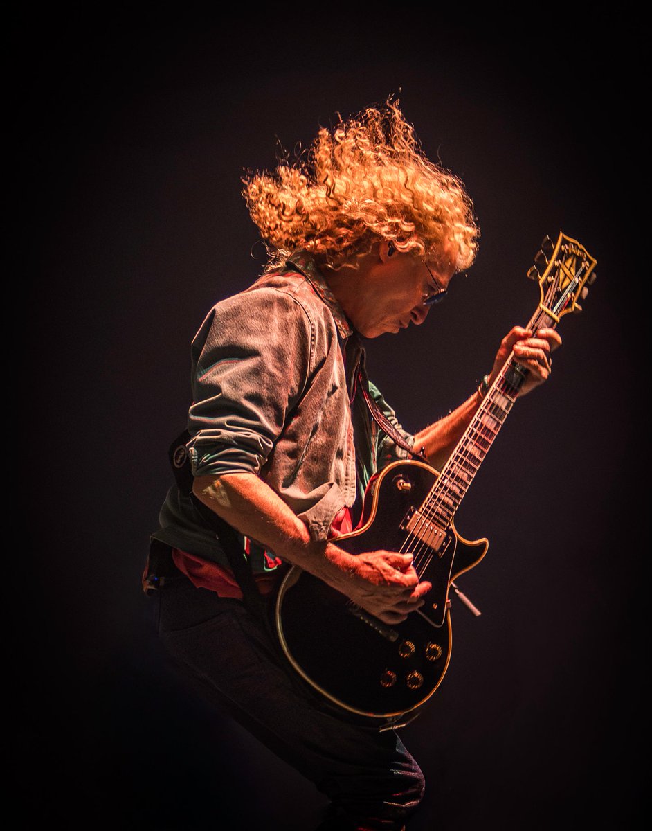 Foreigner tweet media