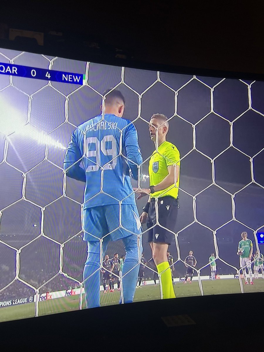 Spiker sabahtan beri kochalskinin adını kovalksi kovalski diye diye kaleci geleni gideni aldı adı bundan sonra kovalski oldu acı ama gerçek #kochalski #kovalski #Qarabağ #TRT1