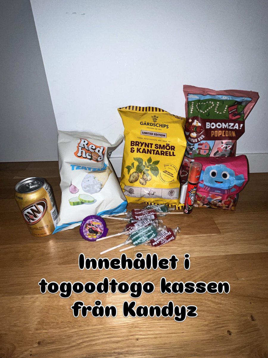 idaengstrom88's tweet photo. Idag var jag och hämtade ut min kasse från togoodtogo på kandyz i Uppsala. Detta var innehållet och i den påsen det inte står något på är det lösgodis i. Så nu har jag så jag klarar mig ett tag
#togoodtogo #kandyz #chips #candy https://t.co/C2QWWC875X