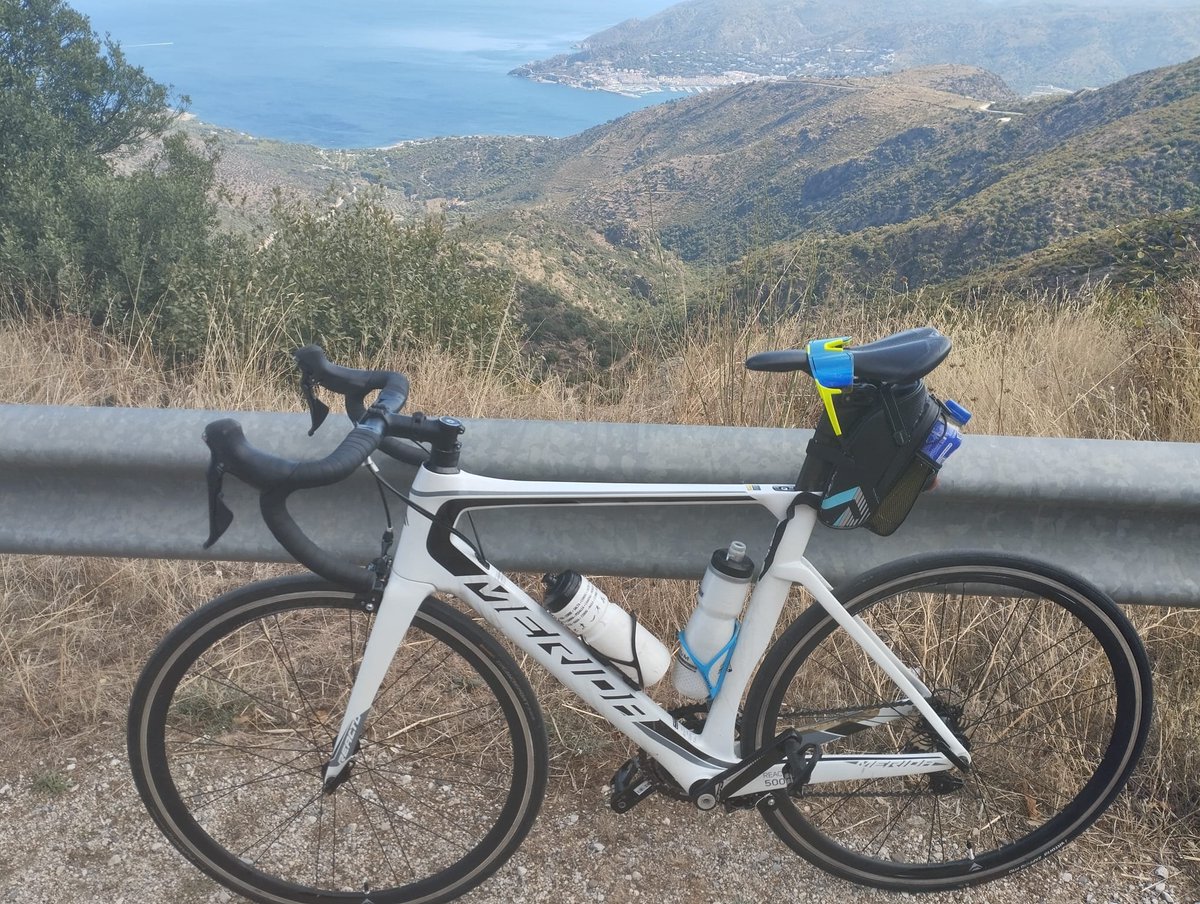 Adjunto foto, si algú te indicis de trobar o haver vist aquesta bici, es meva, me l'han robat #girona #bici #carretera #Catalunya