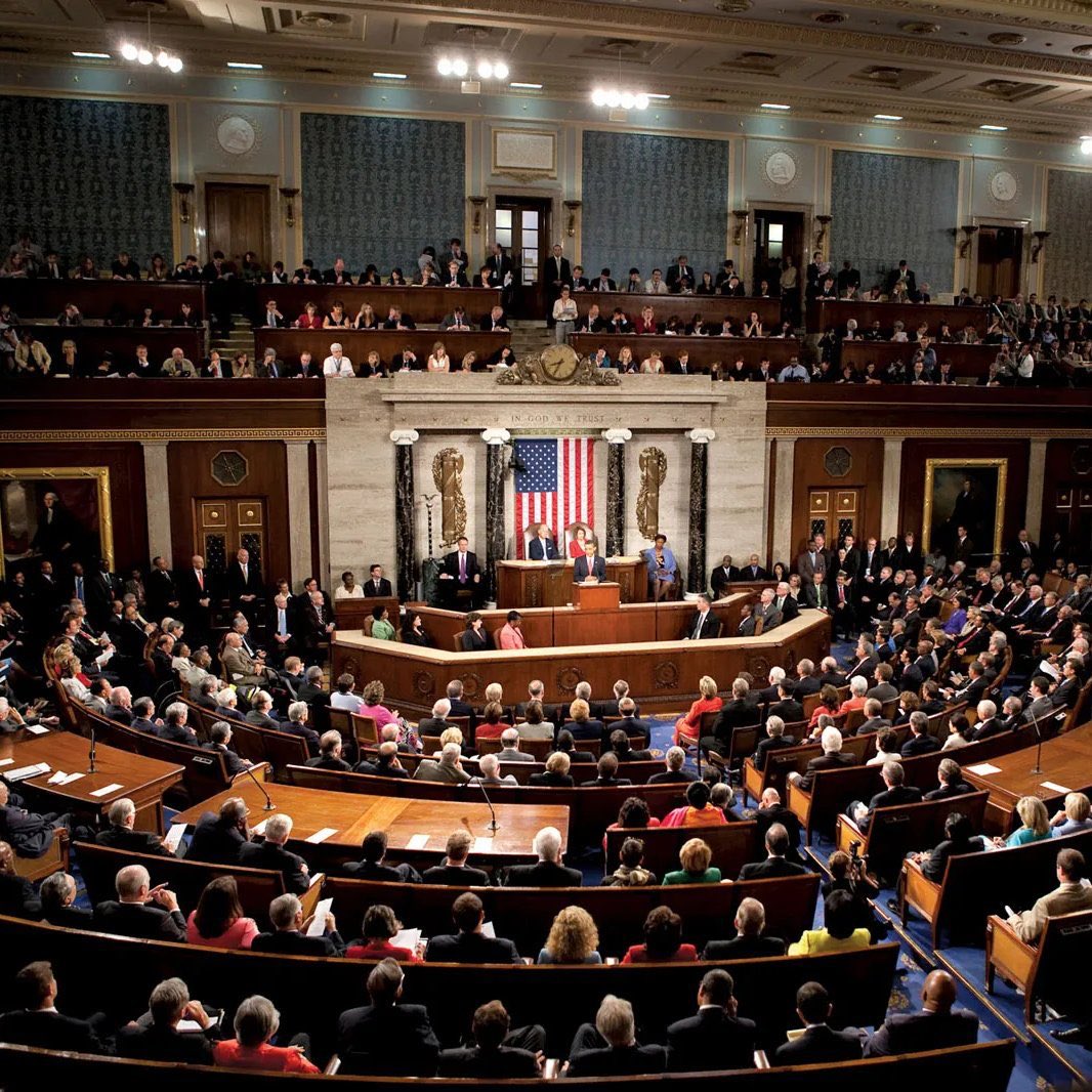 ImThe_Fox's tweet photo. NEWS: 🇺🇸 Senadores de Estados Unidos han solicitado formalmente que se destituya al presidente Donald Trump invocando la Enmienda 25 de la Constitución. https://t.co/8YAcF4OdSO