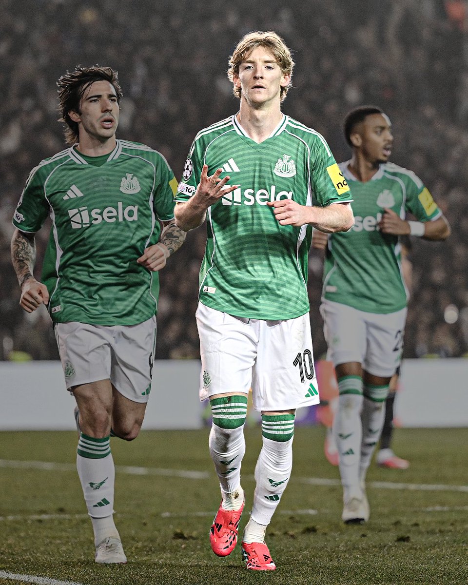 ESPNUK's tweet photo. Anthony Gordon is only the second player in history to score FOUR goals in the first half of a Champions League game ⚽⚽⚽⚽🤯 https://t.co/zjnKqIkwpq