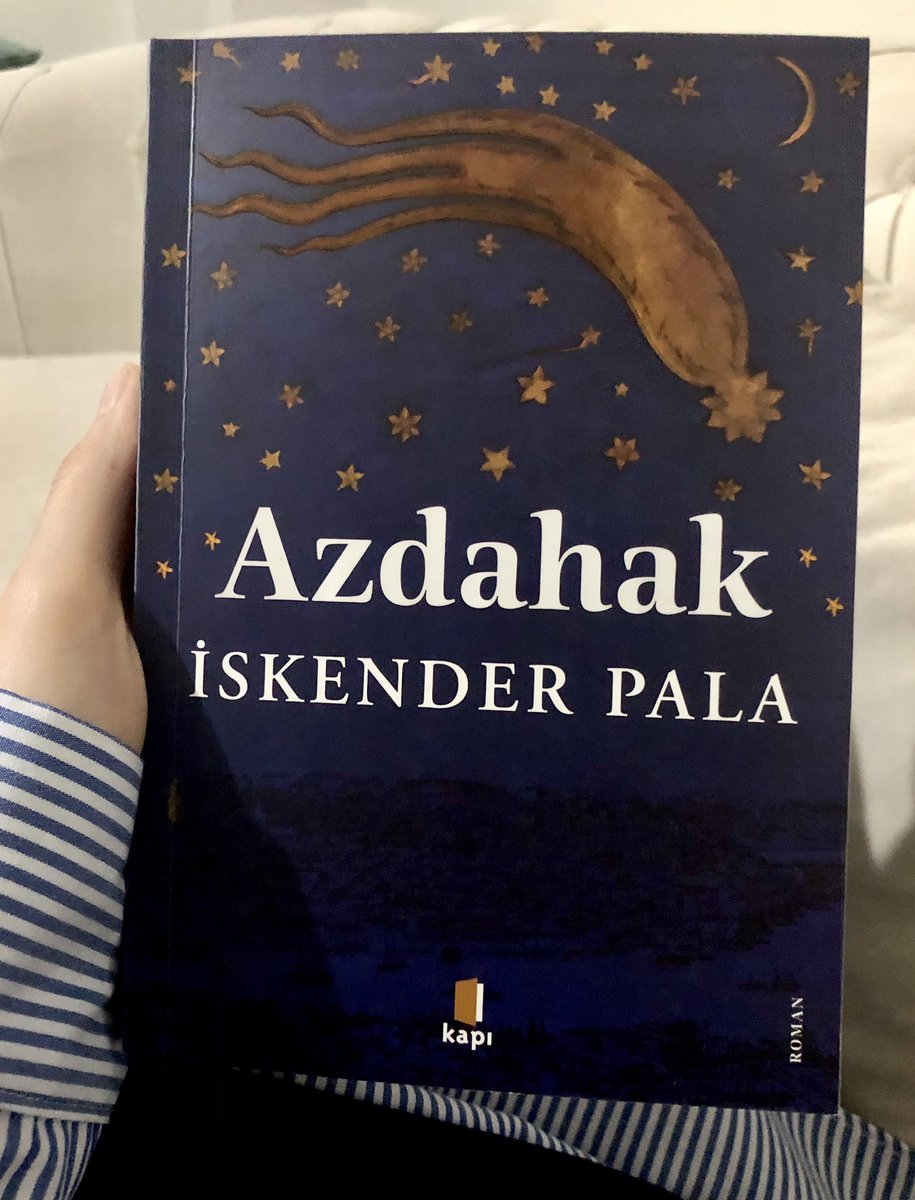 kitap sapkın bi inanışa göre büyük kurtarıcının gelmesi için işlenen cinayetleri anlatıyor henüz başındayım ama sanırım yazar dünyayı bilinçli şekilde kana ve kaosa sürükleyen karanlık güçleri (Epstein dosyasındaki gibi) mitolojik ve tarihsel kurgu üzerinden anlatmaya çalışmış