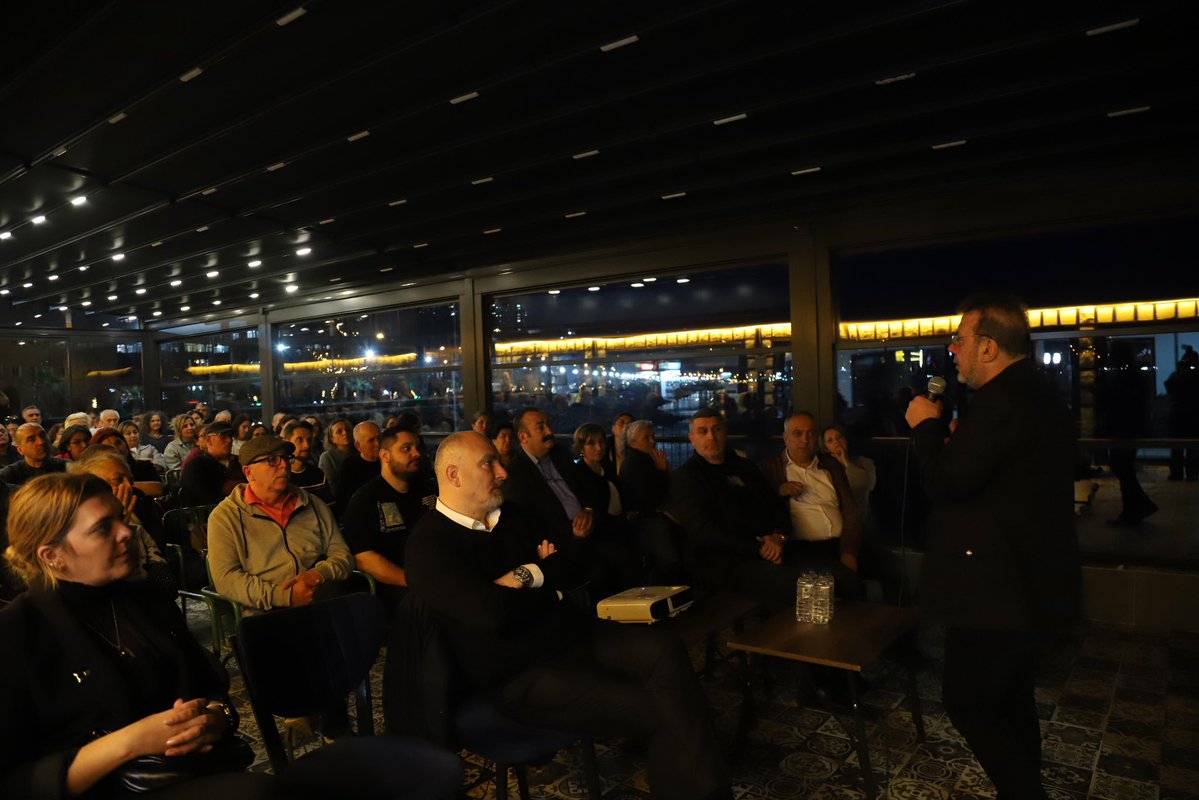 Değerli gazeteci ve belgeselci Nebil Özgentürk bu akşam Hopamızdaydı.

Çağdaş Yaşamı Destekleme Derneği Artvin Şubesi ile birlikte gerçekleştirdiğimiz belgesel gösterimi ve söyleşide; memleketi, sanatı, insan hikâyelerini ve hayatın içinden izleri birlikte konuştuk. 

Samimi