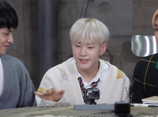 Sugar down bad for Jeonghan tweet media