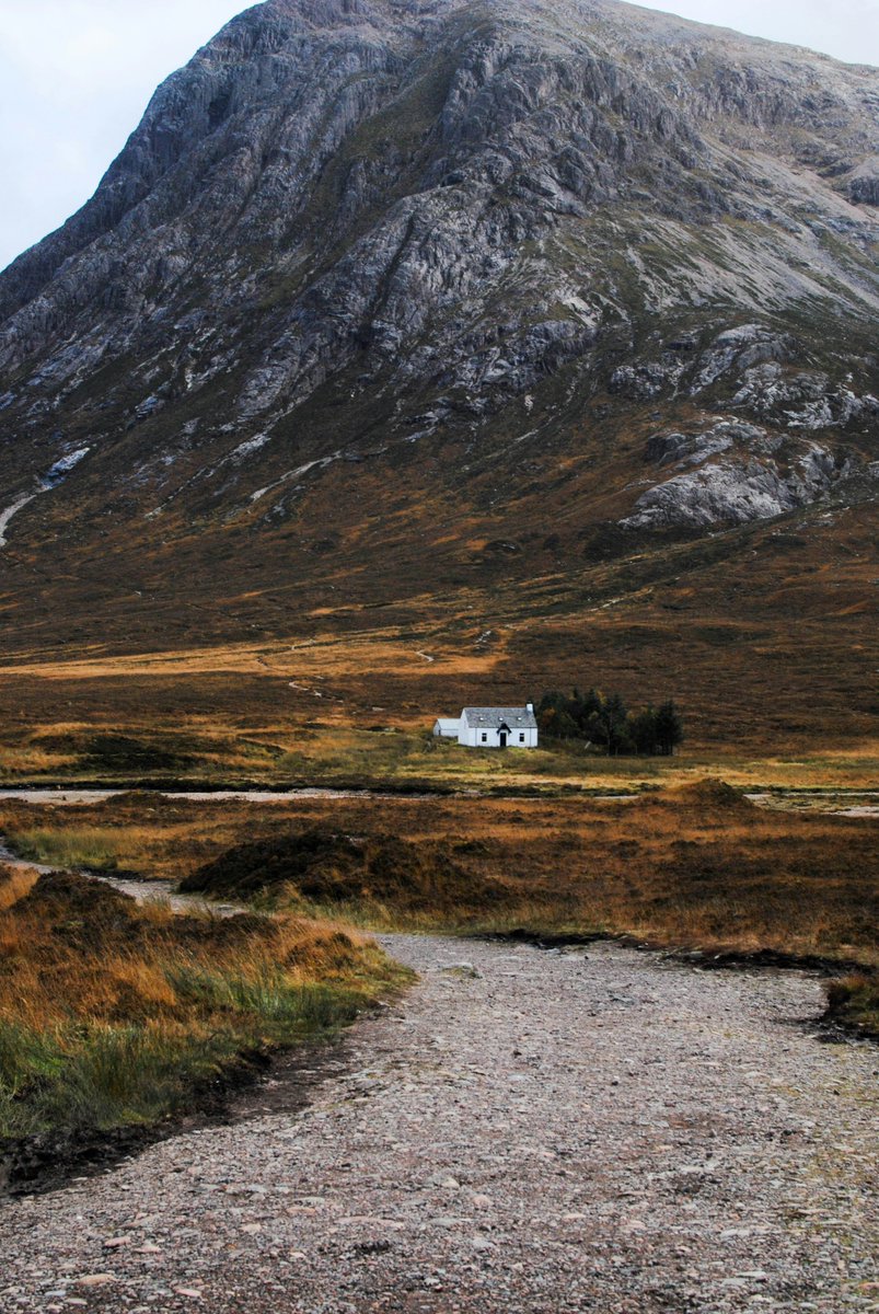 earthcurated's tweet photo. Imagine living here—no signal, no rush.  Would you last a month? https://t.co/95yTPUhLwG