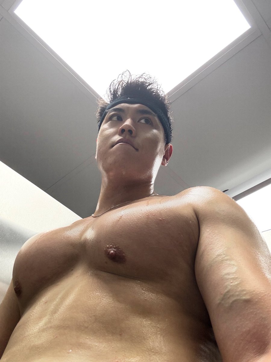 A very lunar chest day