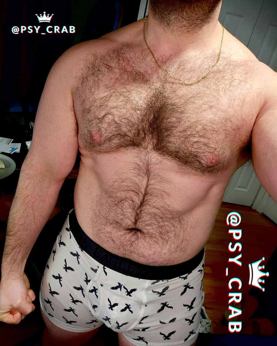 Enjoy the hairy body. 🐻🐻💪🏻💪🏻 I am continuing to lift heavy for 4 more weeks roughly, then I am going to cut some fat. Really liking the way my physique is shaping up for the summer months. (🔥 links in bio)