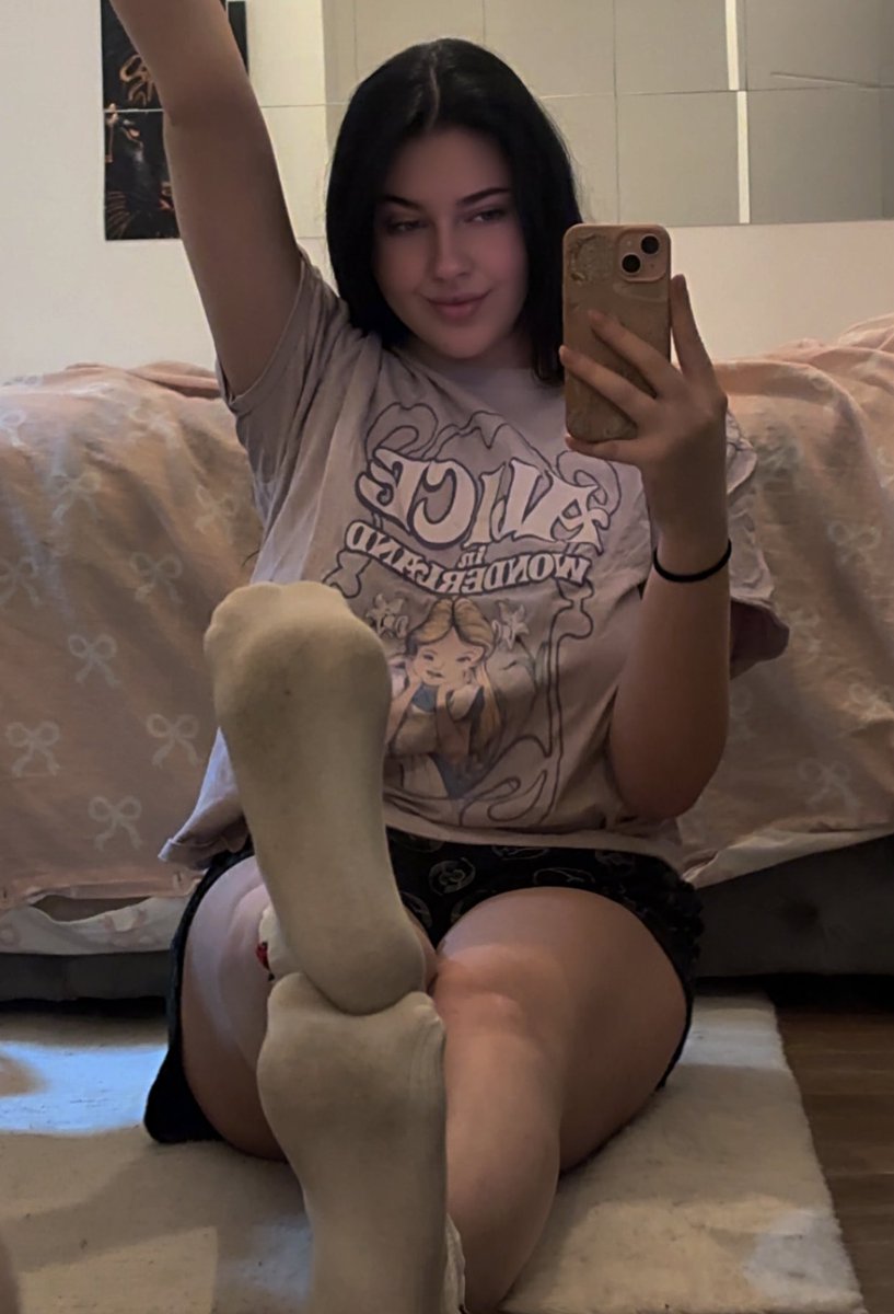 So pathetic for my socks *.❤︎₊ ⊹