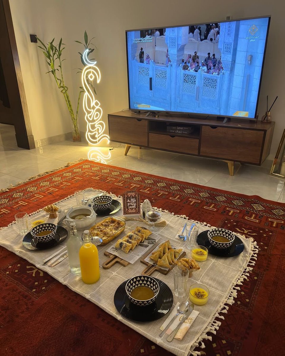 This_Ewan's tweet photo. ( وعلى رزقك أفطرت ) 🤍🌙 #رمضان https://t.co/yEkVHlNo8n