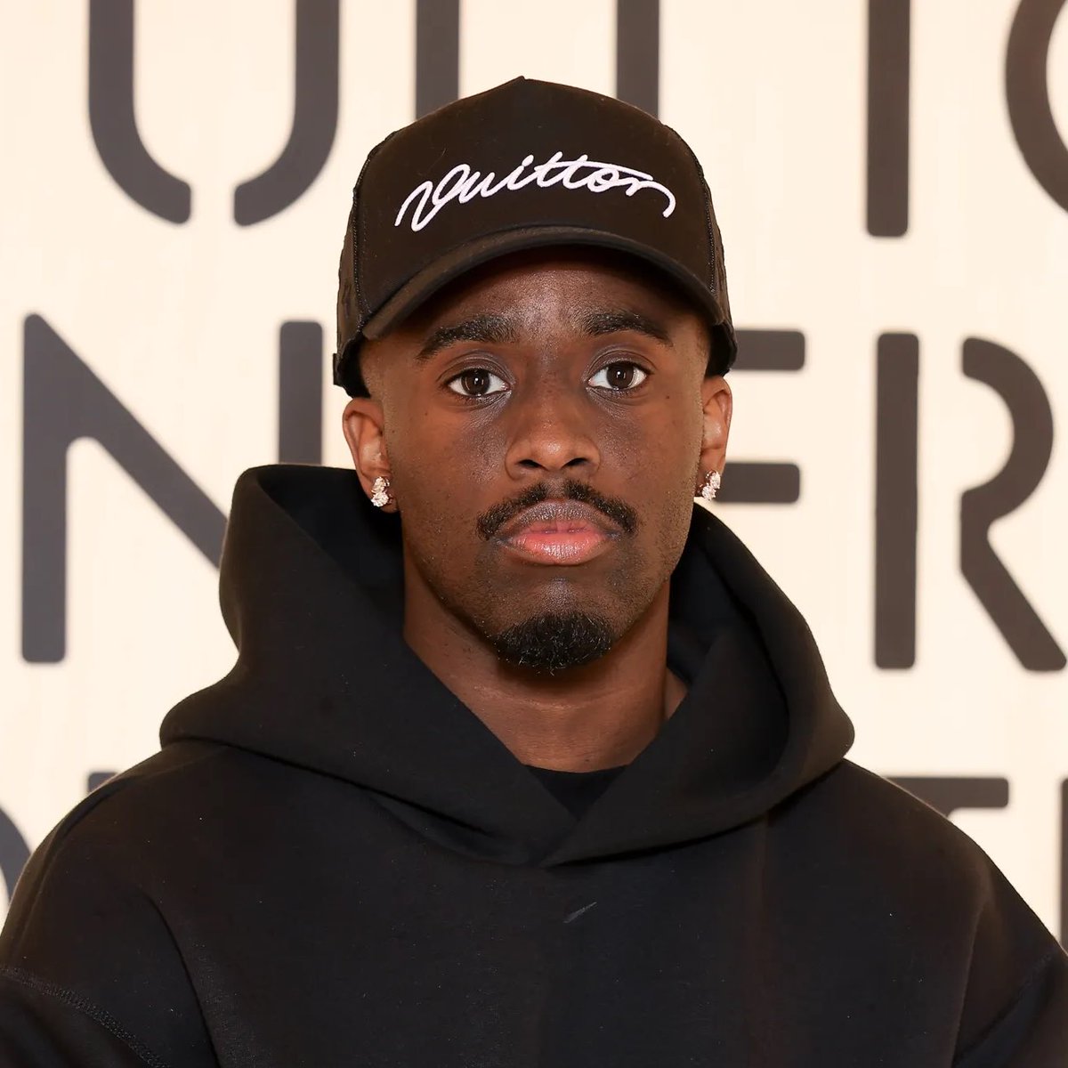 Noxlcs's tweet image. Kai Cenat has not streamed on Twitch in over 4 months 

He is currently earning $250,000 per month from paid subscribers