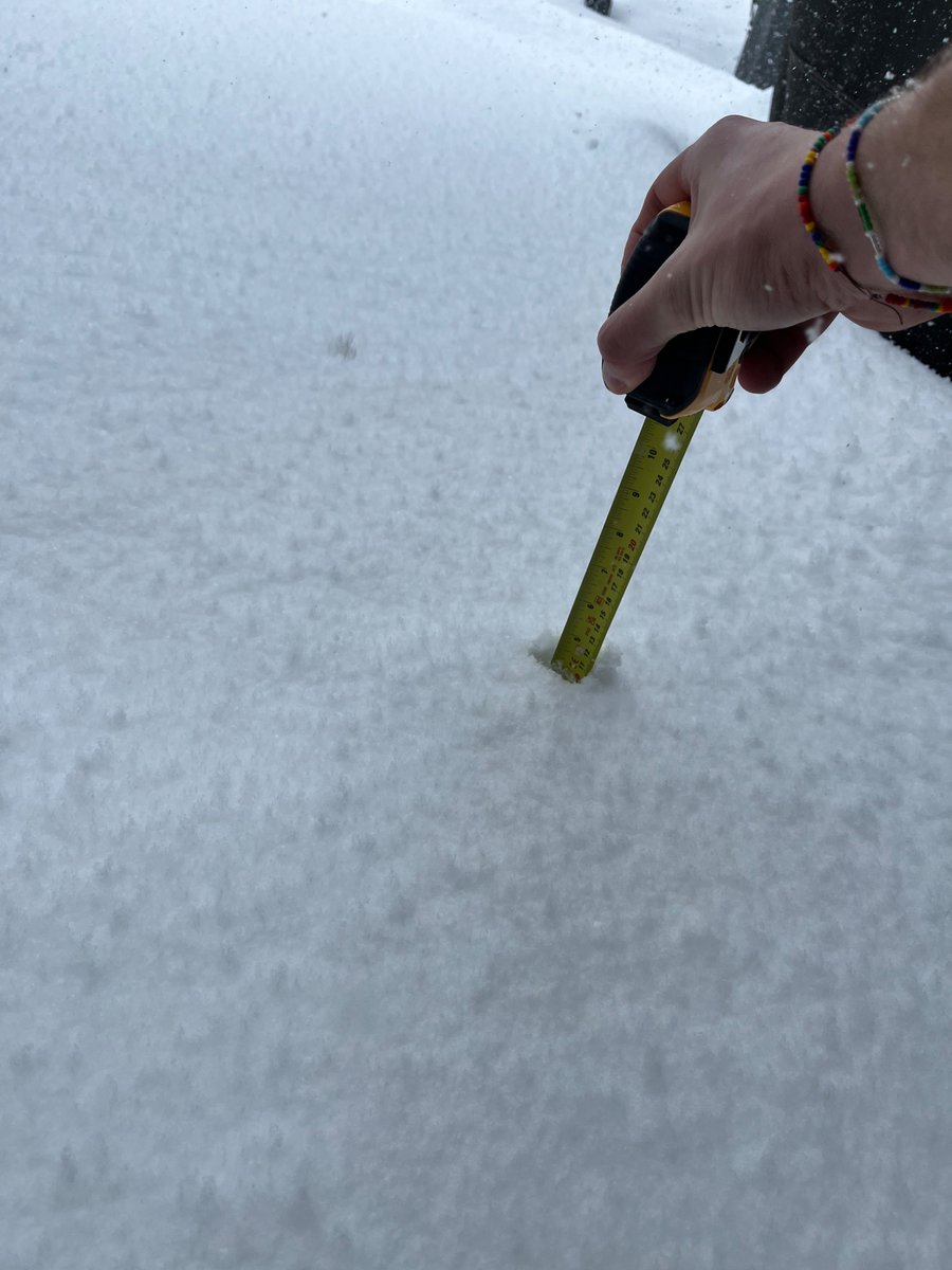 Been snowing pretty steady in alliston. Around 5”. #onstorm