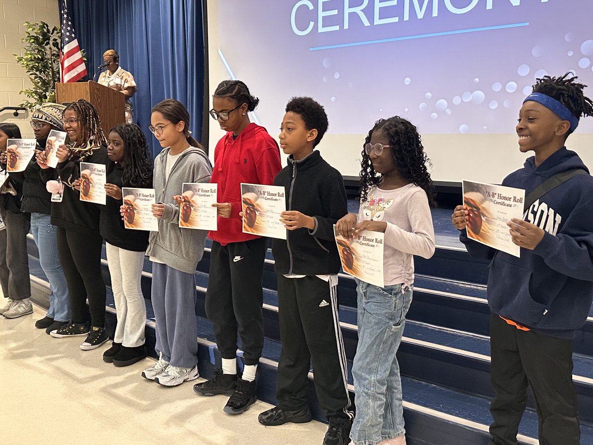 RichlandTwo's tweet photo. Consistency is POWER at @JCEScholars! 💪📚
Shoutout to our incredible A/B Honor Roll students for showing up, staying focused, and earning those grades! 👏✨
#FutureInFocus https://t.co/WgFlUo9Ood