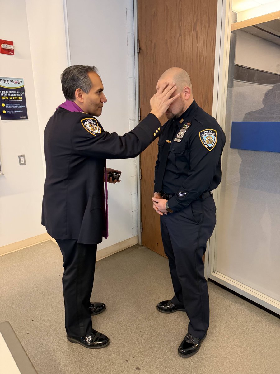 NYPDnews's tweet photo. Ash Wednesday marks the start of the Lenten season, and a time of reflection and renewal.

Our NYPD Chaplains visited locations throughout the city to distribute ashes to our officers, helping them prepare for the 40-day period of fasting, prayer, and almsgiving. https://t.co/RoSpMHa03Y