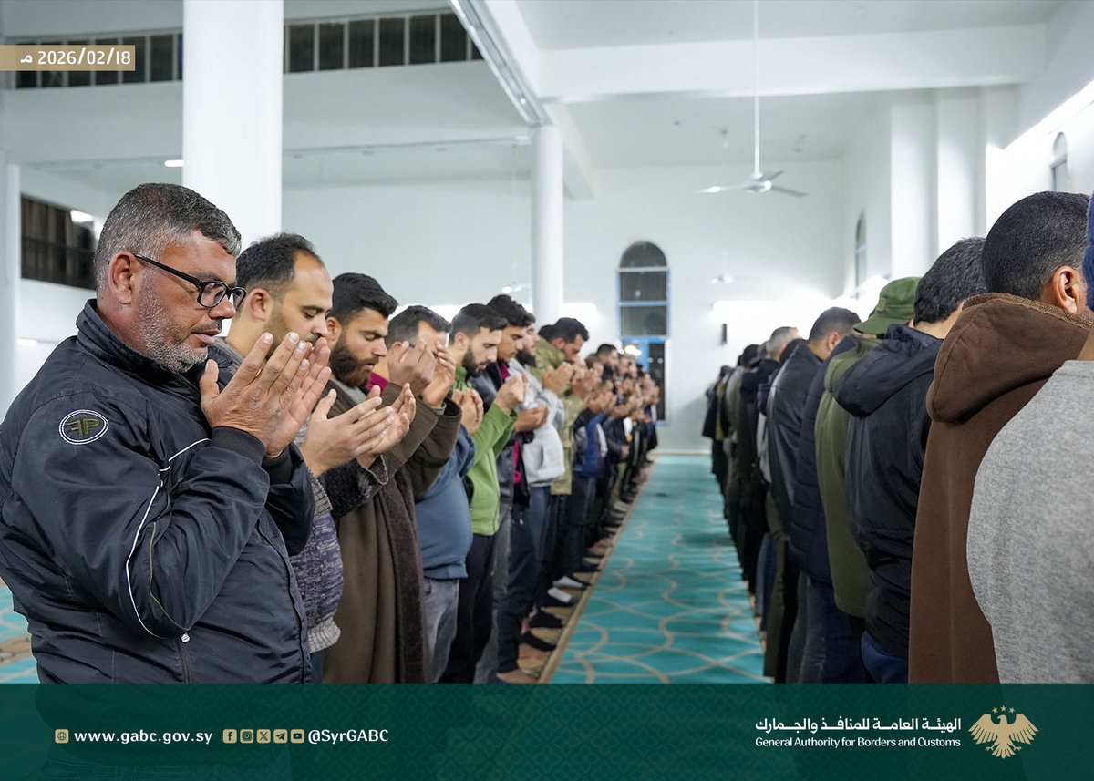 SyrGABC's tweet photo. جانب من إقامة صلاة التراويح في أولى ليالي شهر رمضان المبارك في مسجد منفذ نصيب الحدودي.

#الجمهورية_العربية_السورية
#الهيئة_العامة_للمنافذ_والجمارك https://t.co/nW4YvPrX9T