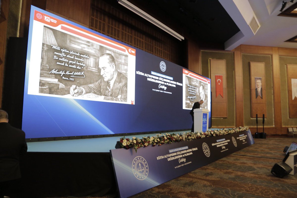 Genel Müdürlüğümüz teknik uzmanlarından Dr. Ahmet Burak Erdemir “Eğitim Yapıları İnşaatlarında İş Güvenliği Önlemleri ve Sosyal Faktörlerin Önemi” ve Y.Mimar Firdevs Biter “Enerji Verimliliği” konulu sunumlarını tamamladı.