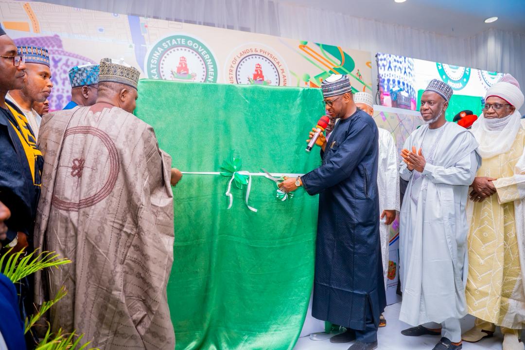 Bashowonpoint's tweet photo. Katsina State Governor, Malam @dikko_radda , has unveiled the new masterplans for Katsina, Daura, and Funtua, setting a 15-year development framework aimed at transforming the three cities into modern, inclusive, and economically vibrant urban centres. https://t.co/yWmmv0ikLq