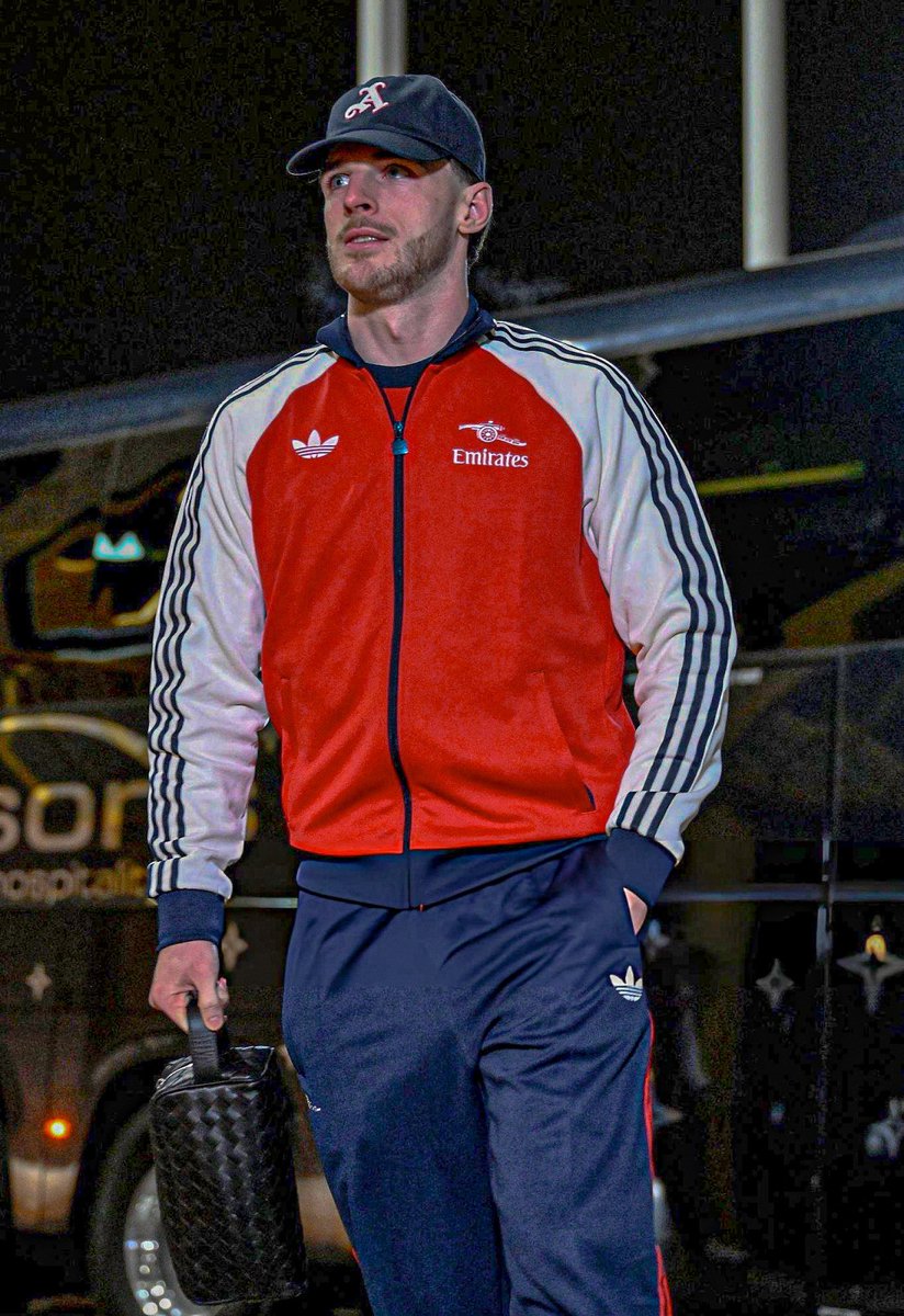 now_arsenaI's tweet photo. The Arsenal arrive at Molineux with the aim of going seven points clear in the Premier League tonight. https://t.co/nY7CcSWv6x