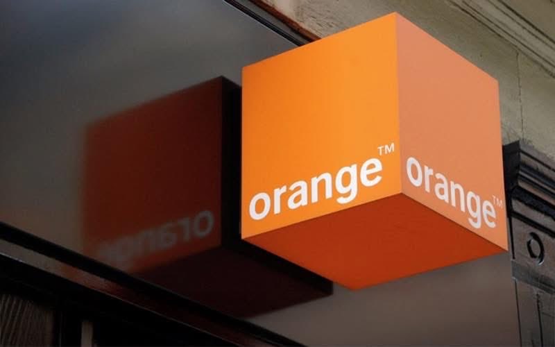 Bou lolou wesso. Il faut savoir que je suis client Orange internet depuis 2010 et client mobile depuis 2004.
Pendant 4 années j’ai payé 54900 fr par mois soit 
2 635 000 fr pour ma fibre. Et je peux dire que la principale raison pour laquelle j’y avais souscrit ne m’a jamais
