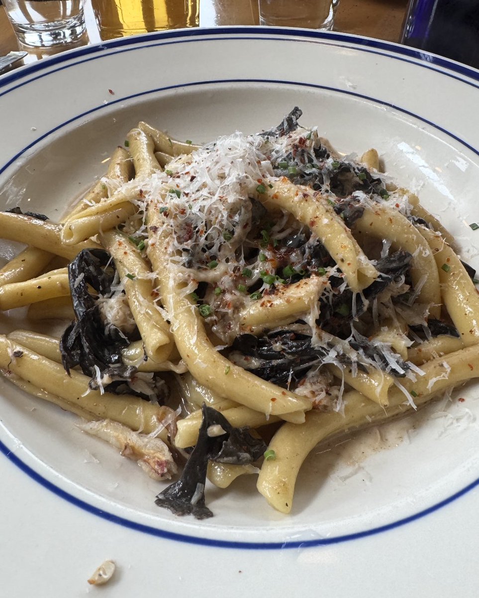 ImpactForward's tweet image. Once again, @buildyourcorner comes through! On a work trip to SF and my colleague hadn't been here before (shocking). He wanted oysters and first app I went to find a spot was Corner. 

📍That led us to Popi's Oysterette in Marina District. 
Ridiculous raw and grilled oysters and