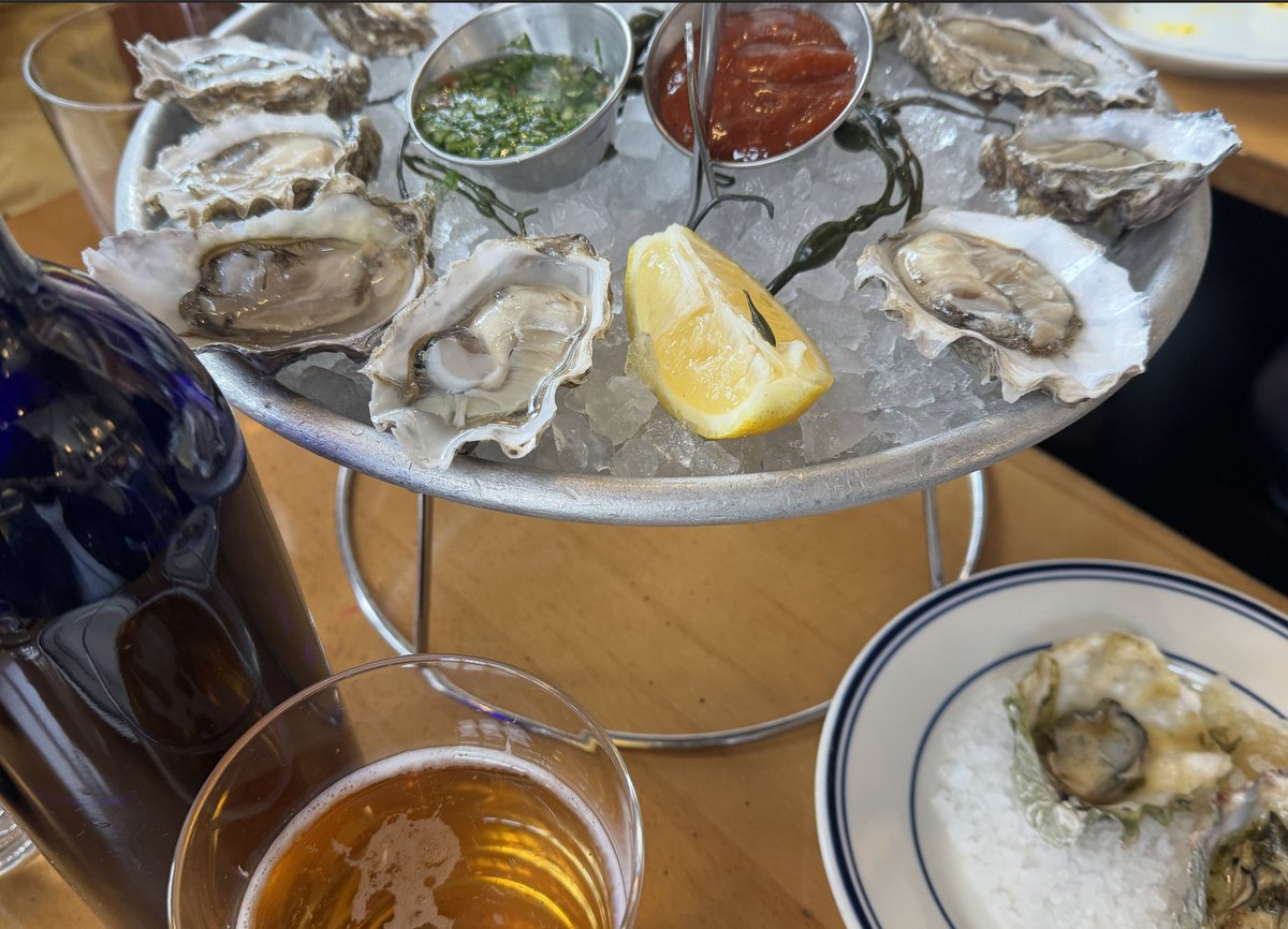 ImpactForward's tweet image. Once again, @buildyourcorner comes through! On a work trip to SF and my colleague hadn't been here before (shocking). He wanted oysters and first app I went to find a spot was Corner. 

📍That led us to Popi's Oysterette in Marina District. 
Ridiculous raw and grilled oysters and