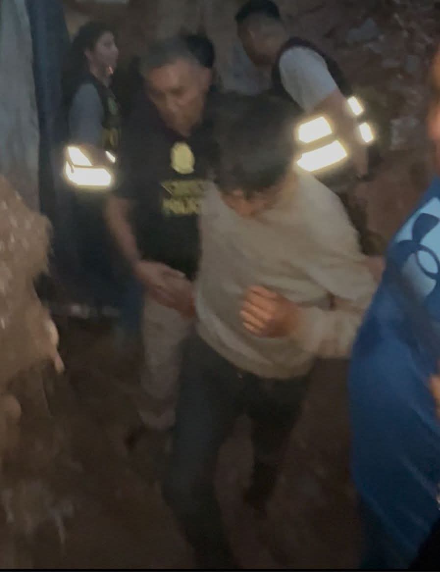 LuchoPeru's tweet photo. #PNP #Trujillo informa el rescate de joven que fue secuestrado y permanecía oculto en una mina. Delincuentes exigían el pago de 300 mil soles por su rescate.
@RPPNoticias @infobae @MininterPeru @willaxtv @elcomercio_peru https://t.co/mhPfQ1OJru